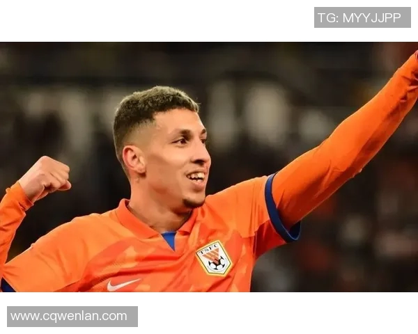 足球巨星化身搞笑歌手带来欢乐旋律引发球迷热议与欢笑