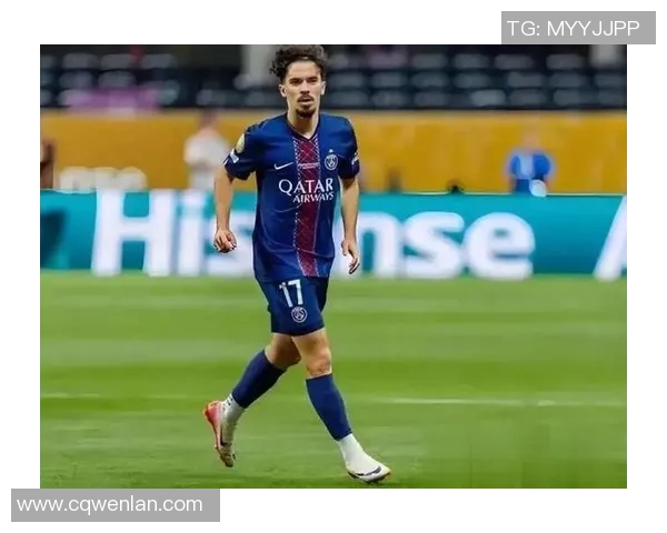 黑人足球明星的奋斗历程与励志瞬间展现梦想与坚持的力量